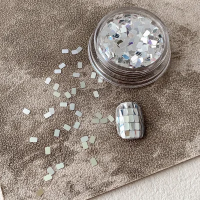Décorations d'ongles carrées argentées – image 2